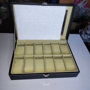 Liquidation New Trump bands & pin